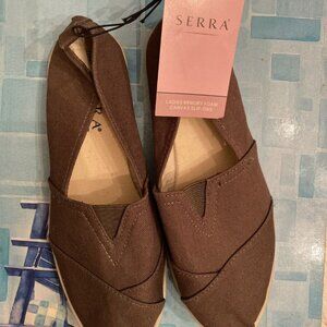 Canvas shoes with memory foam insole .